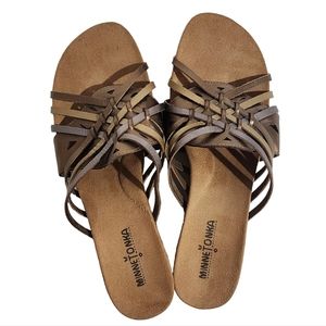 Minnetonka Strappy Metallic Sandals Low Wedge Slip On Earthy Tones Weave Slides